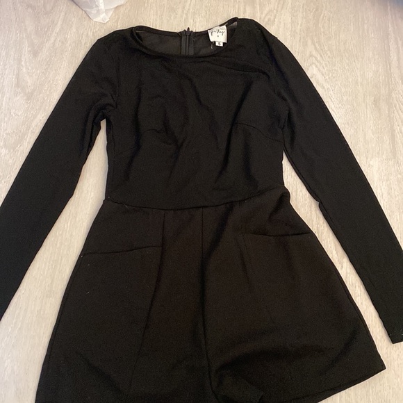 Princess Polly Romper - Picture 2 of 4